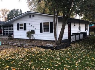 1903 Golden Dr, Bloomington, IL