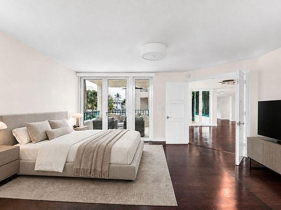 4th image of 100 SE 5TH Avenue #202