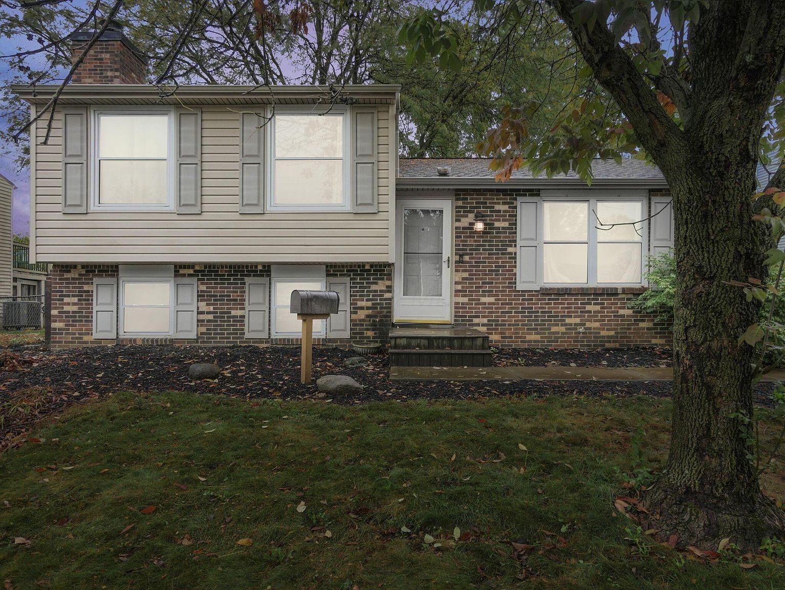 Listing photo 2 for 2272 Topaz Dr