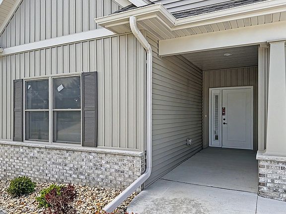 4th image of 608 Kevin Rd