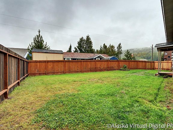 3rd image of 16943 Hanson Dr