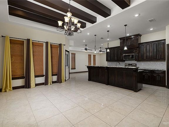 3rd image of 1327 Royal Palm St