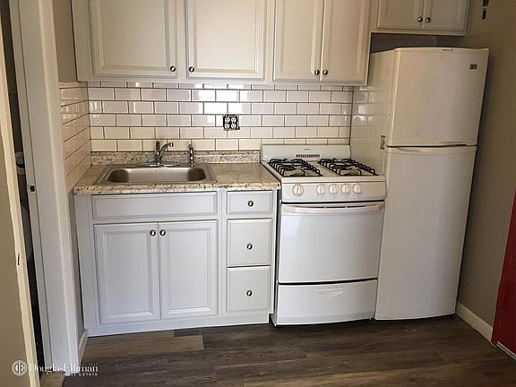 5th image of 322 E 14th St APT 4R