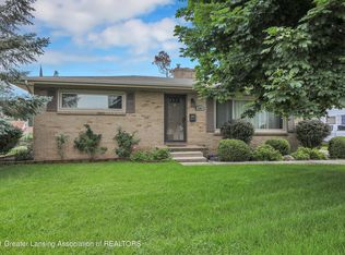 1401 Ravenswood Dr, Lansing, MI 48917