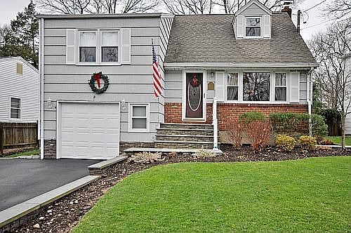 1st image of 27 Circle Dr