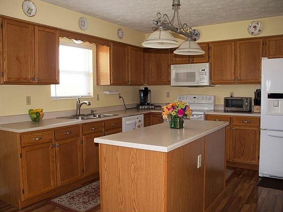 5th image of 38 Elkie Dr