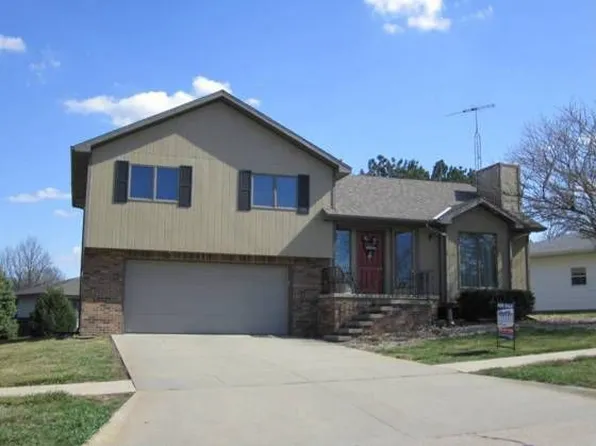 1203 Crescent Dr, Wayne, NE 68787