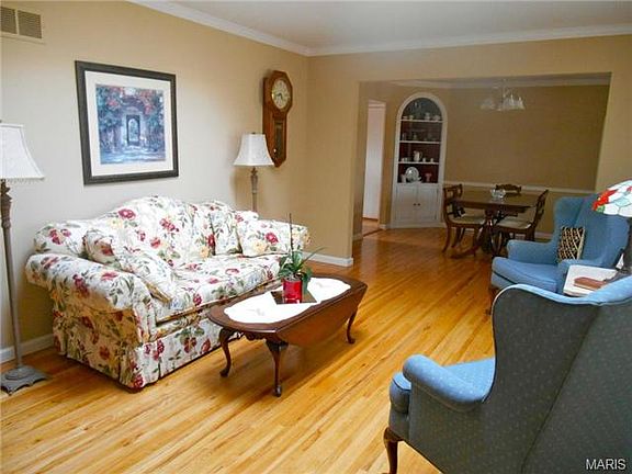 3rd image of 319 Wildbrier Dr