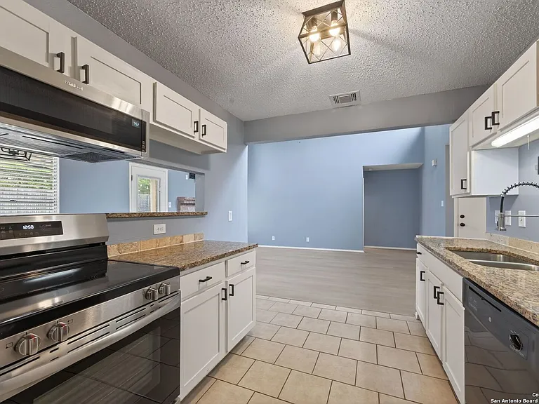 2415 Moss Ter — Photo 12