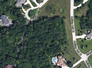 W295S5269 Holiday Oak Ct, Waukesha, WI