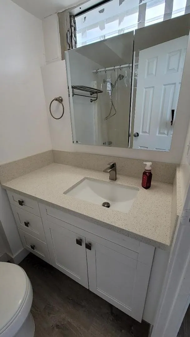 Upgraded Top Floor Studio Unit at the Five Regents Salt Lake - 2 Parking Stalls! — Photo 3