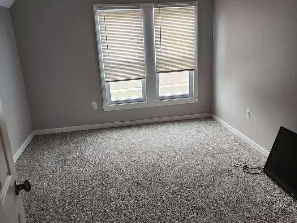 1st image of 139 Grand Ave #2