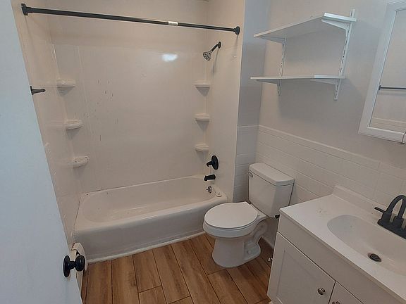 5th image of 1307 S Main St APT 6B