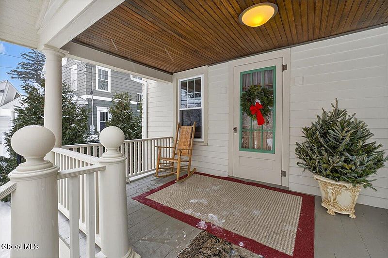 3rd image of 258 Caroline Street