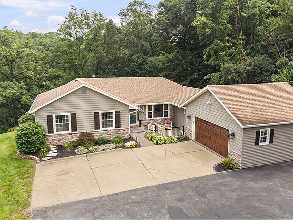 2nd image of 2260 Tara Ln
