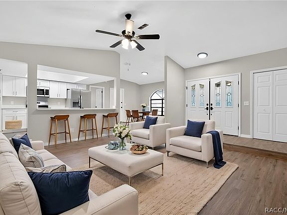 3rd image of 1060 E Rockefeller Ln