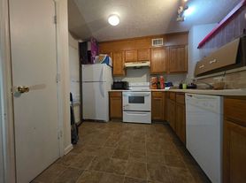 2 bed, 2.0 bath, 910 sqft, $1,250