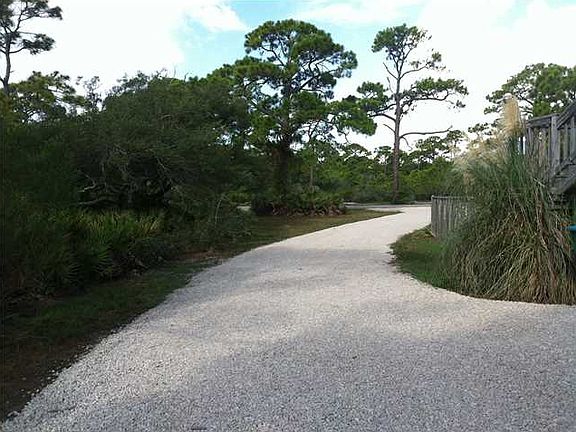 4th image of 1308 Azelea Dr