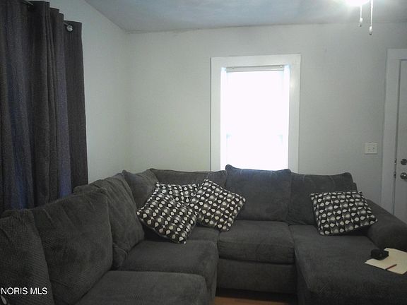 3rd image of 840 Karnes Ave