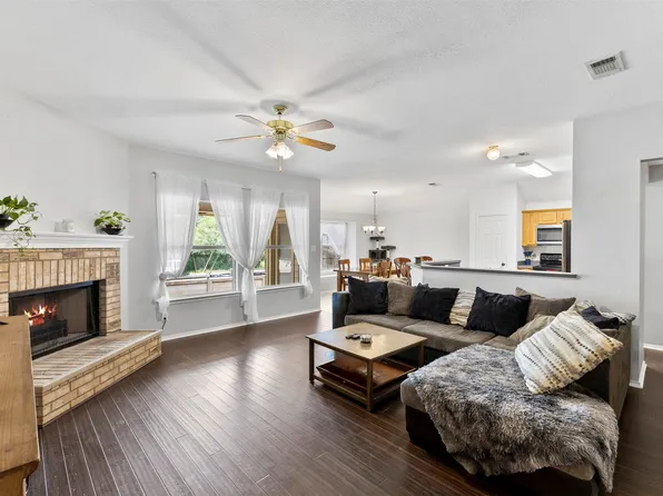804 Tyler Ct, Burleson, TX 76028