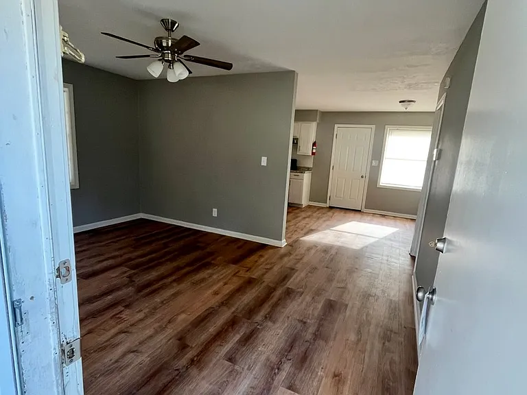 4832 Wellborn Dr — Photo 16