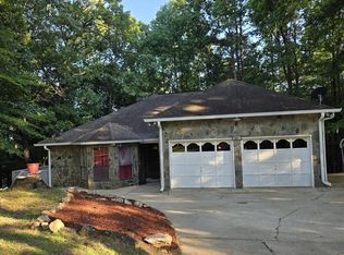 211 Long Cove Dr, Lagrange, GA 30240