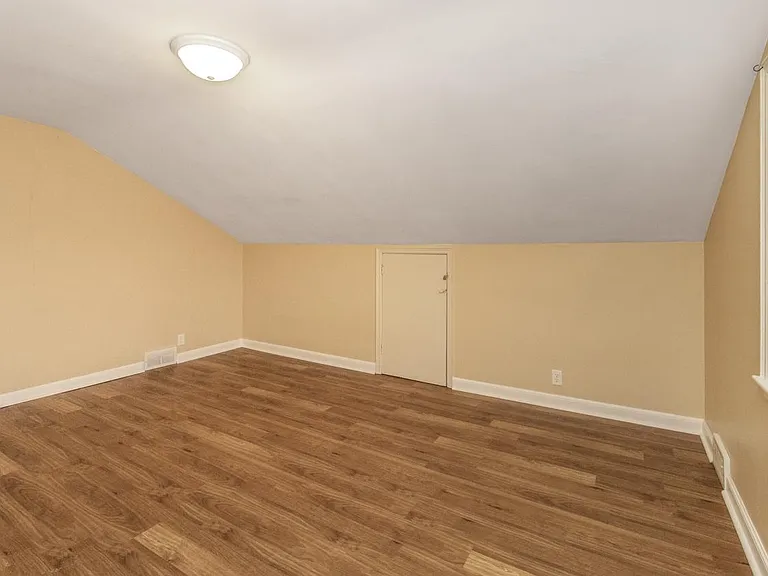 1413 Lake St NE — Photo 16