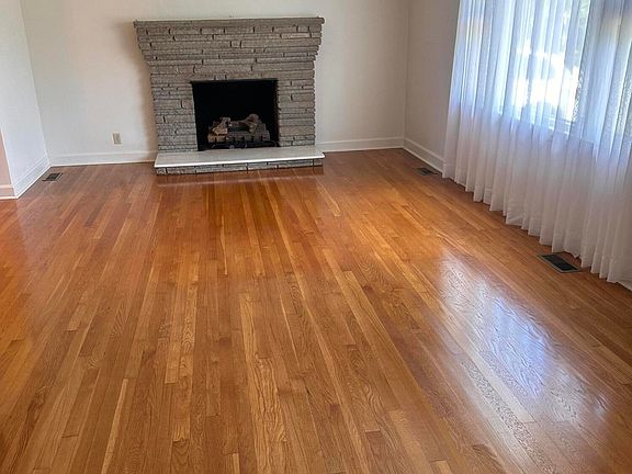 5th image of 310 Pace Dr