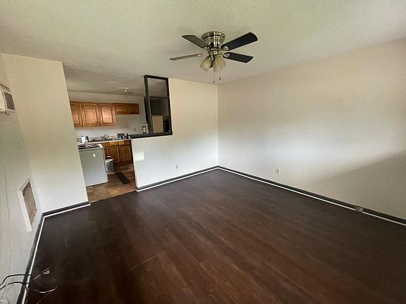 4th image of 1096 N Hawthorne St #B