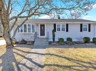 7 Fieldcrest Ln, Hamden, CT 06514