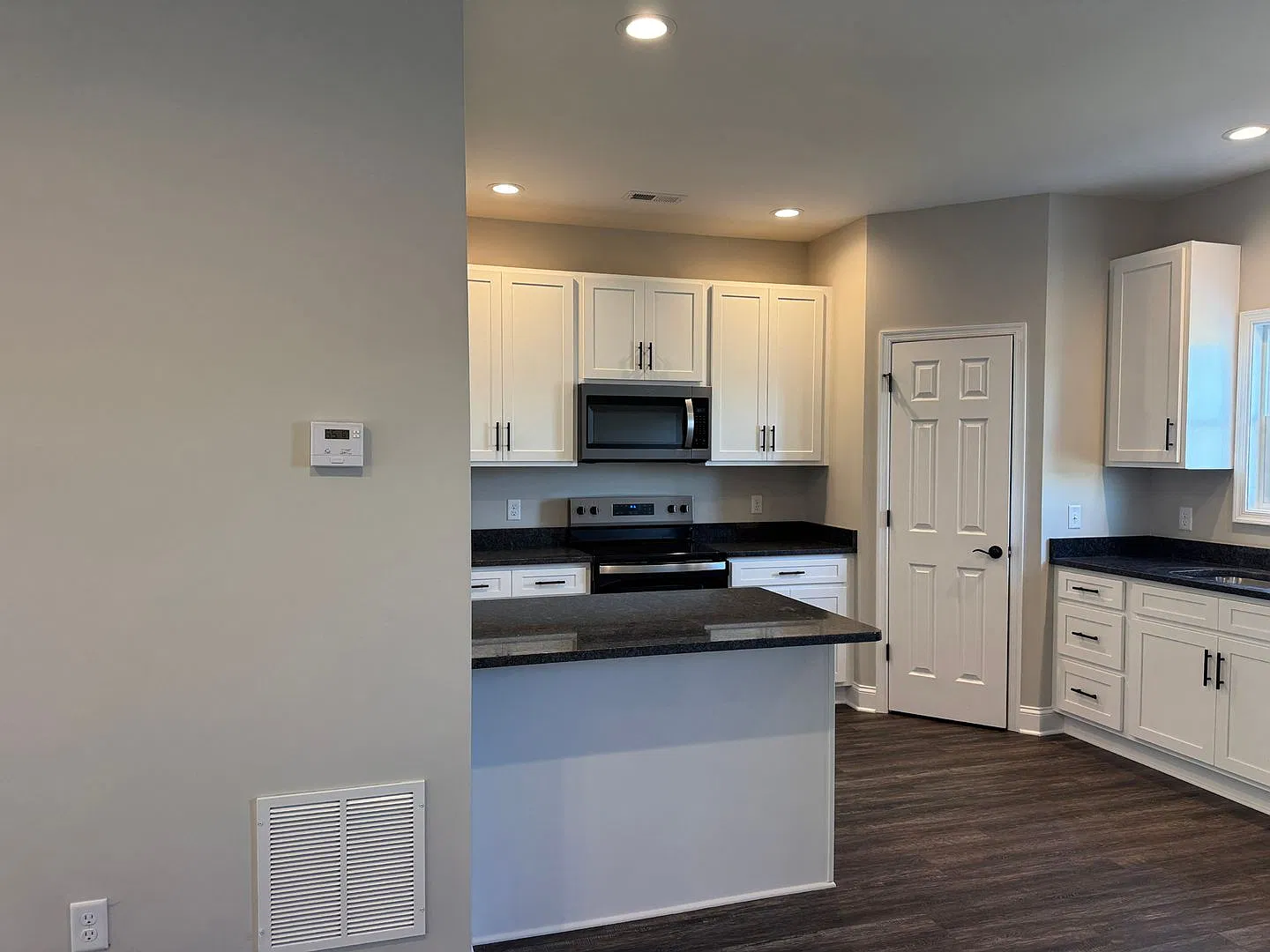 Brand New 3BR Townhouse — Photo 4