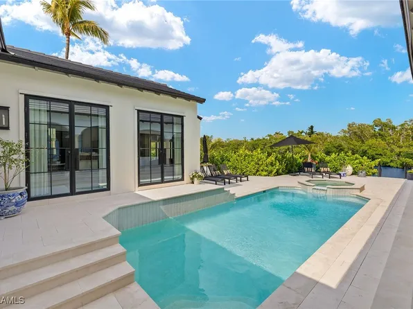 1051 Sumica Dr, Fort Myers, FL 33919