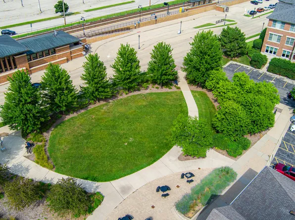 119 E Railroad Ave, Bartlett, IL 60103