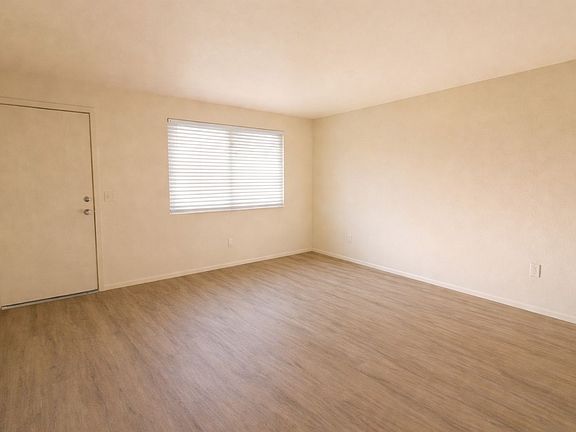 4th image of 404 E Newlove Dr Unit O