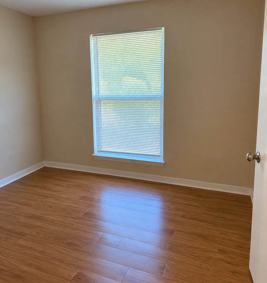3 bed, 1026 sqft, $1,300 — Photo 4