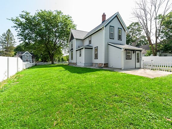 3rd image of 322 Lake Ave