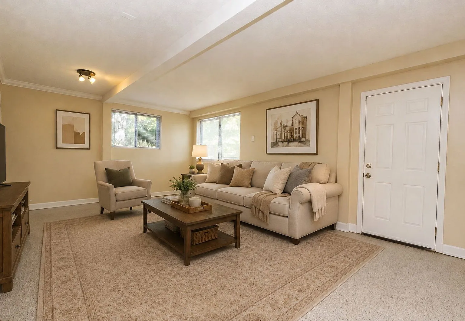 1 bed, 1.0 bath, 1000 sqft, $1,045 — Photo 1