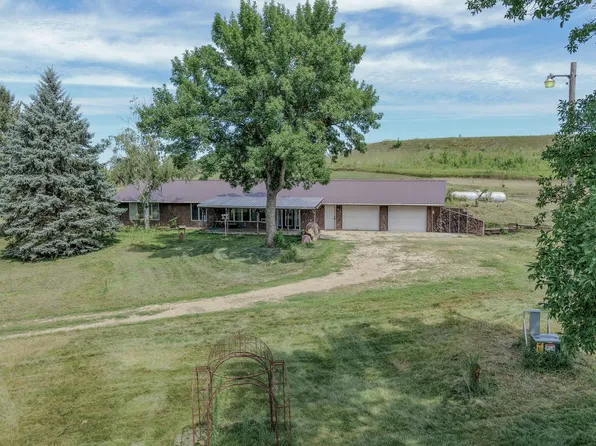 2696 430th Ave, Graettinger, IA 51342