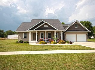 403 E Cherry St, Moweaqua, IL 62550