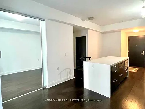 1080 Bay St #611 Photo 1