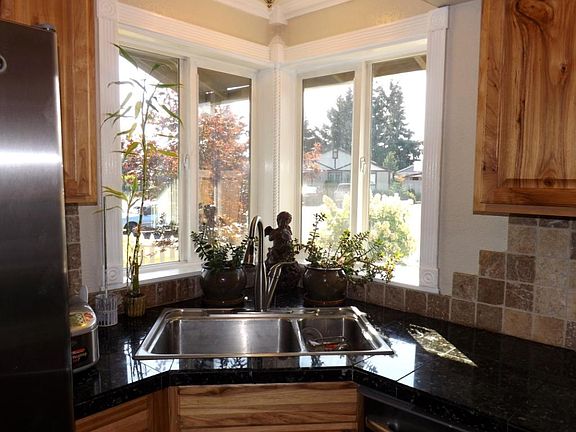 4th image of 918 Schonberg Ln SE