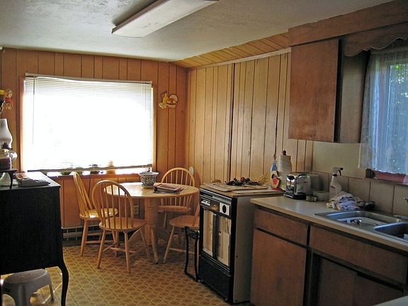 Kitchen & Dining