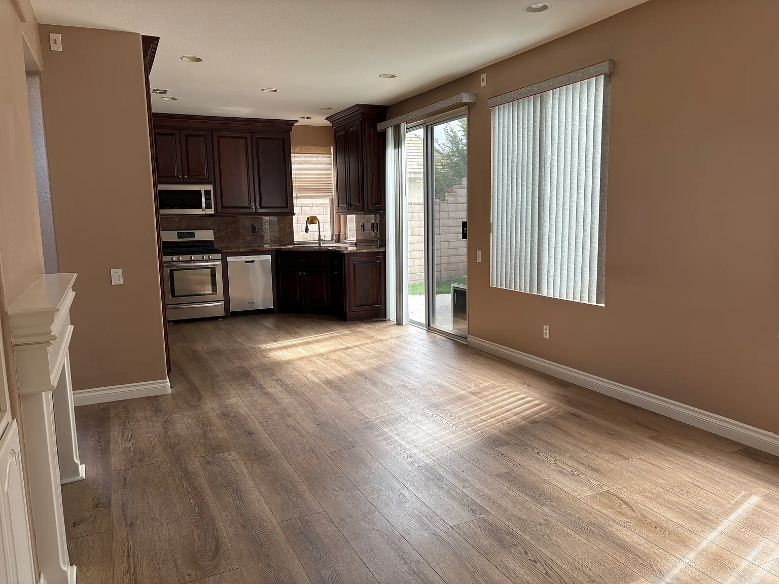 5 bed, 1957 sqft, $4,200 — Photo 2
