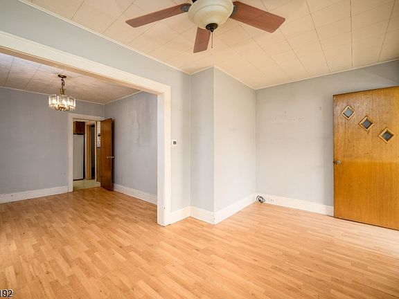 5th image of 710 Mcgillvray Pl