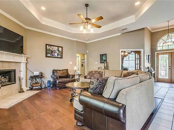 5th image of 121 Meadow Oaks Dr