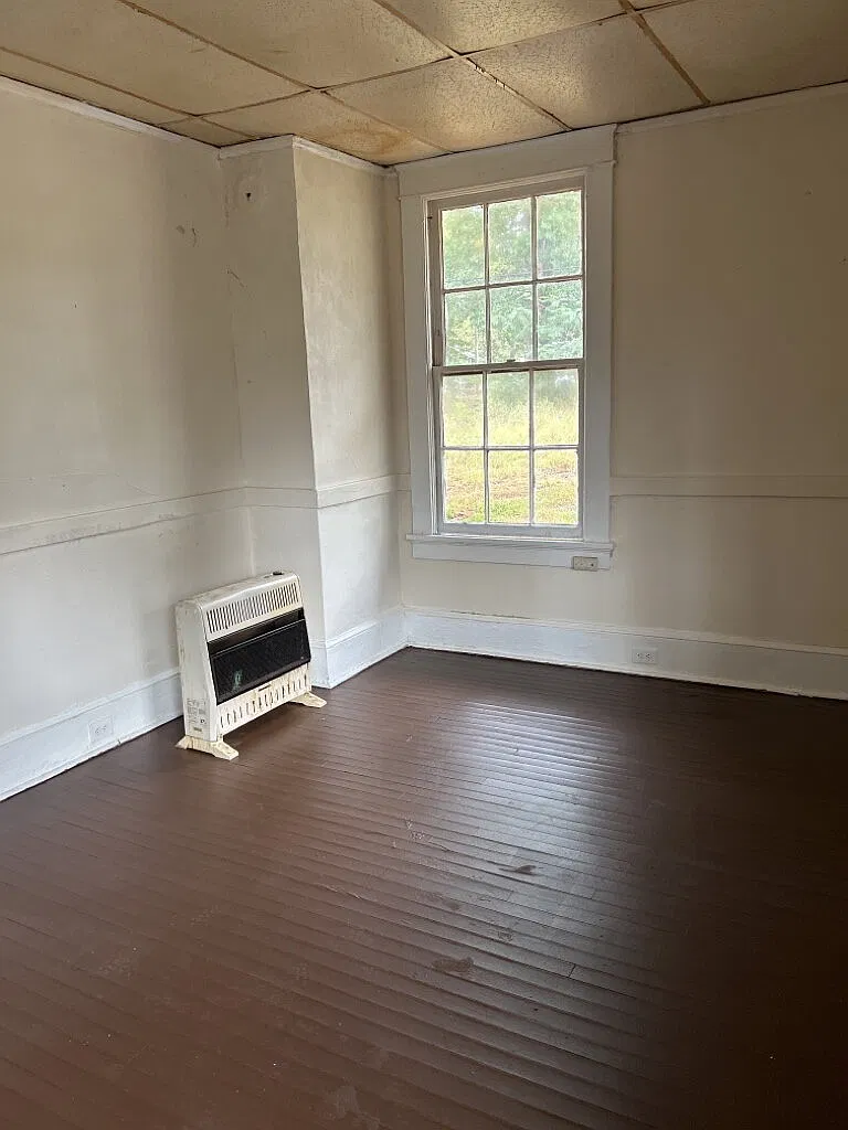2 bed, 1.0 bath, $600 — Photo 2