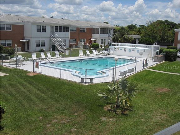 2nd image of 4158 Tamiami Trl #V