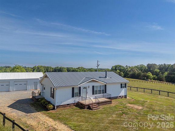 4th image of 161 Breezy Hill Ln