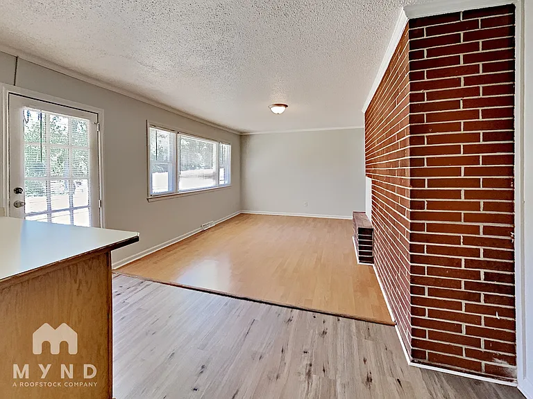 2338 Linwood Rd — Photo 9