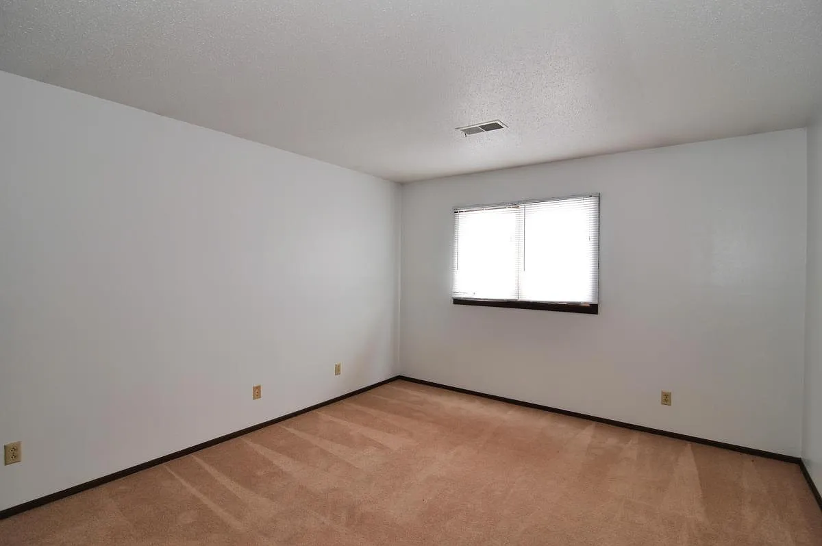 2 bed, $935 — Photo 2